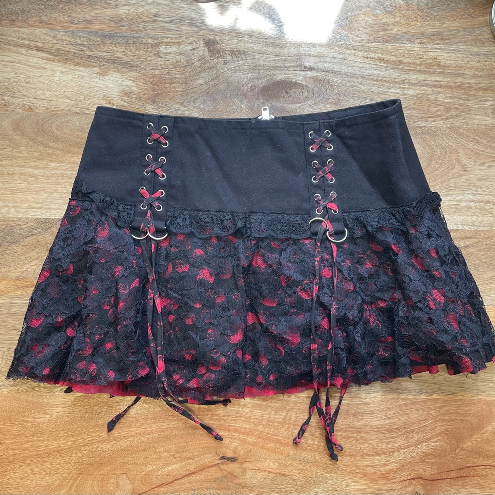 Burlesk 🍒 Spooky Skulls Mini Skirt